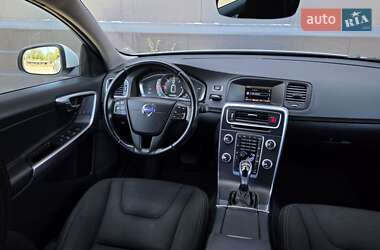 Седан Volvo S60 2015 в 