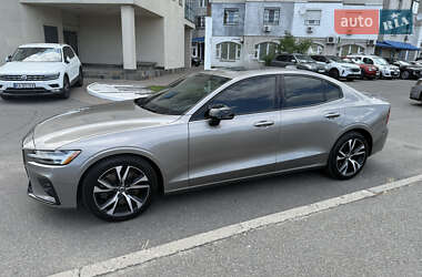 Седан Volvo S60 2020 в 