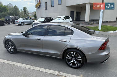Седан Volvo S60 2020 в 