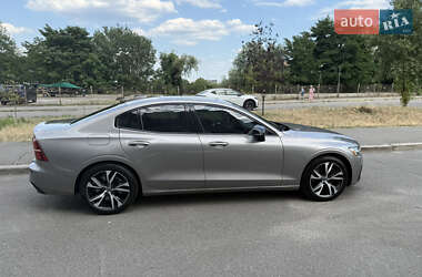 Седан Volvo S60 2020 в 