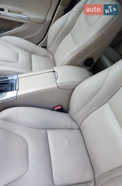 Седан Volvo S60 2015 в 