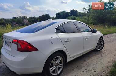 Седан Volvo S60 2015 в 