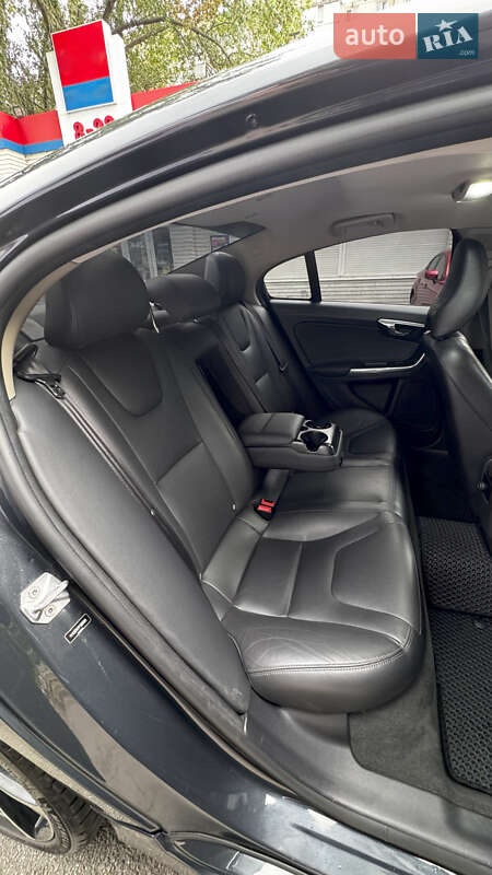 Седан Volvo S60 2014 в Києві