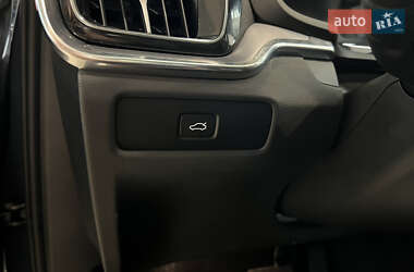 Седан Volvo S60 2024 в 