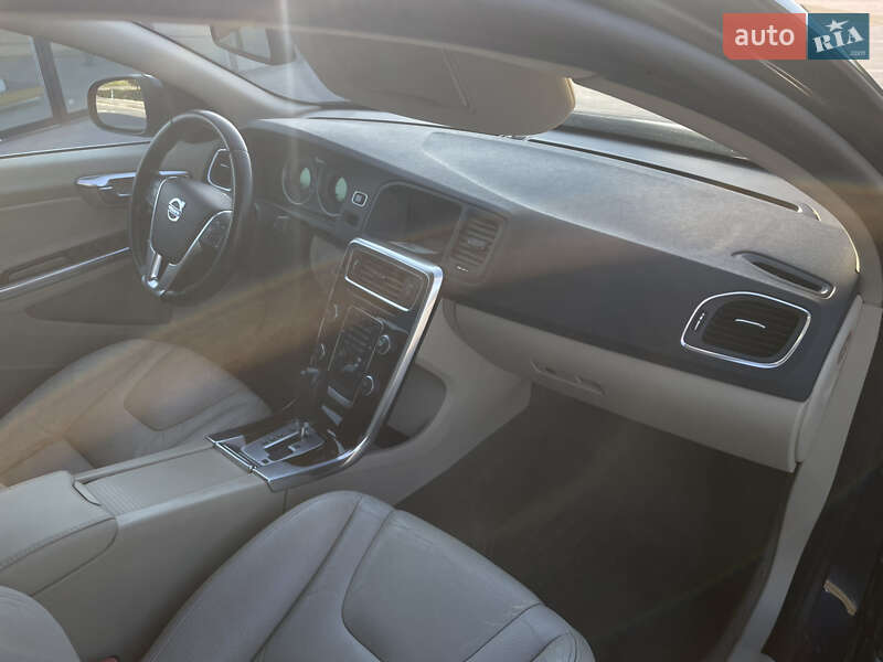 Седан Volvo S60 2011 в Львове