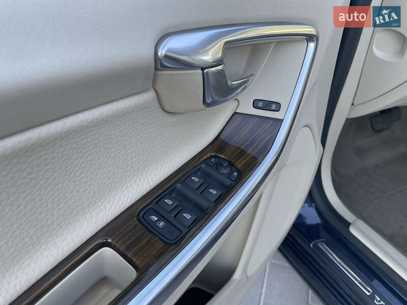 Седан Volvo S60 2011 в Львове