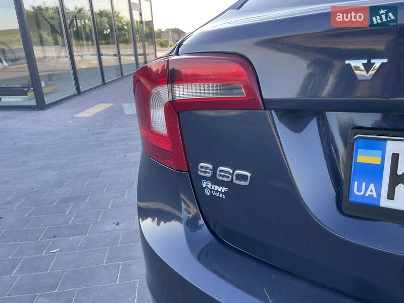 Седан Volvo S60 2011 в Львове
