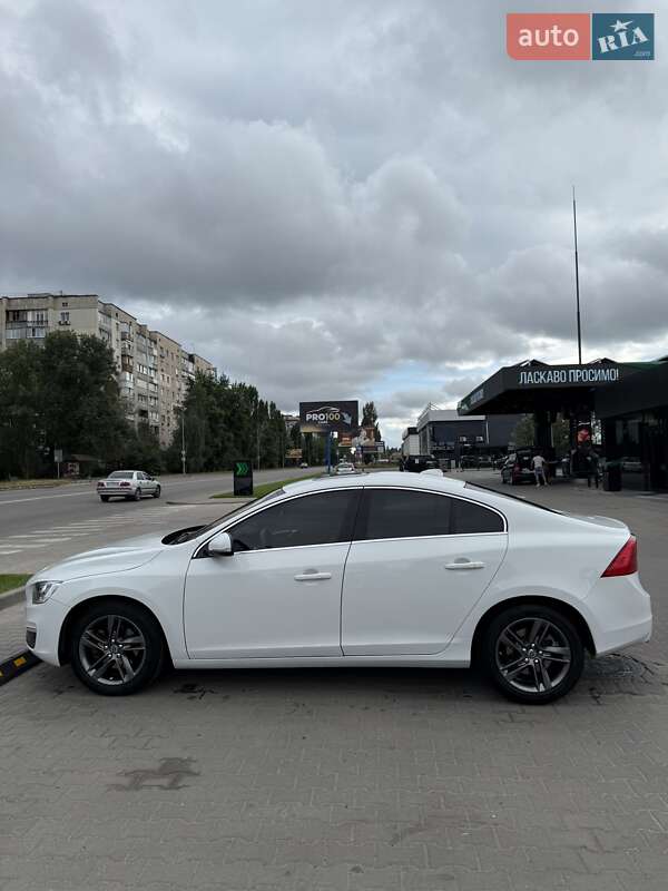 Седан Volvo S60 2014 в Вишневому