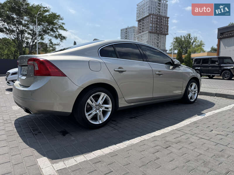 Седан Volvo S60 2014 в Днепре