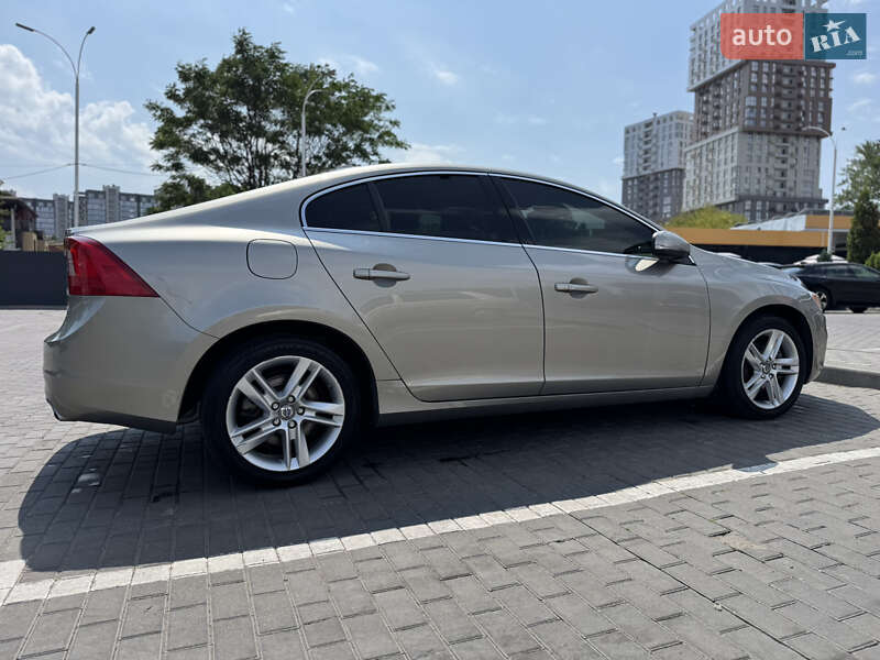 Седан Volvo S60 2014 в Днепре