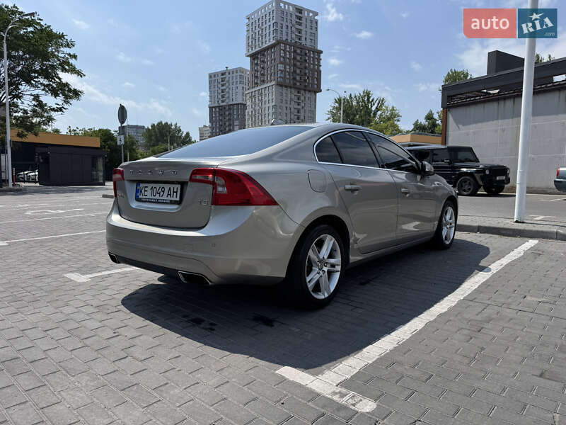 Седан Volvo S60 2014 в Днепре