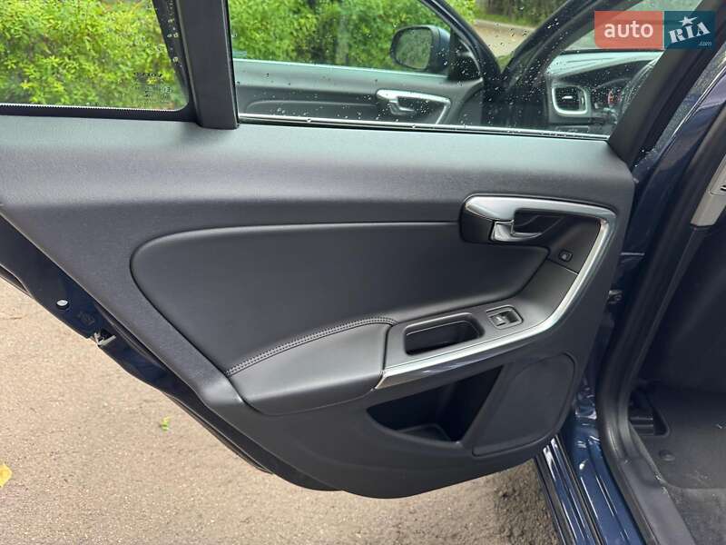 Седан Volvo S60 2014 в Киеве