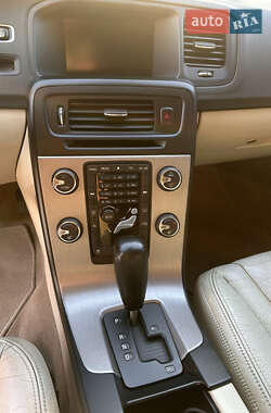Седан Volvo S60 2012 в 