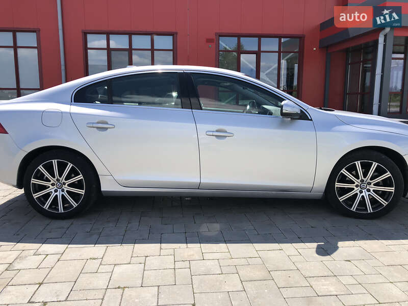 Седан Volvo S60 2016 в Ровно