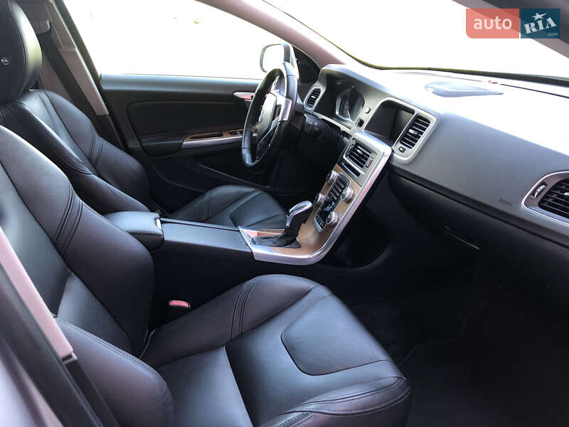 Седан Volvo S60 2016 в Ровно