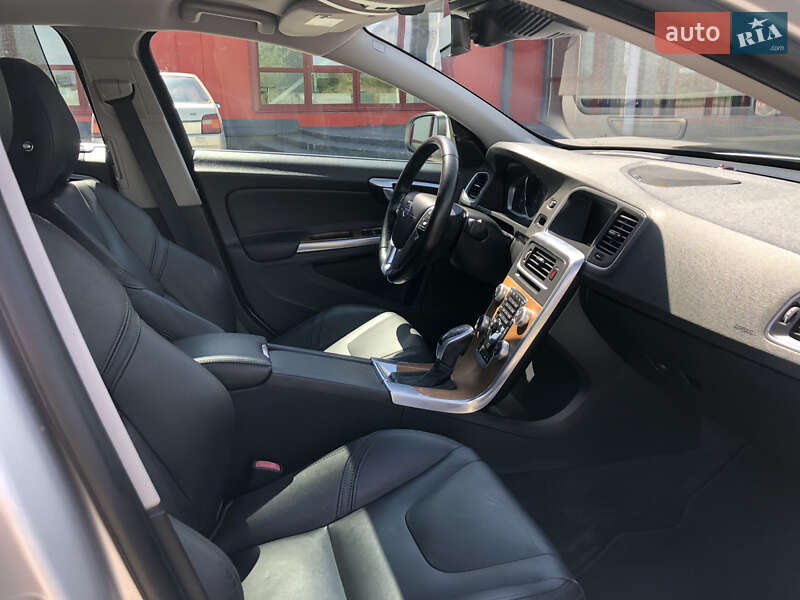 Седан Volvo S60 2016 в Ровно