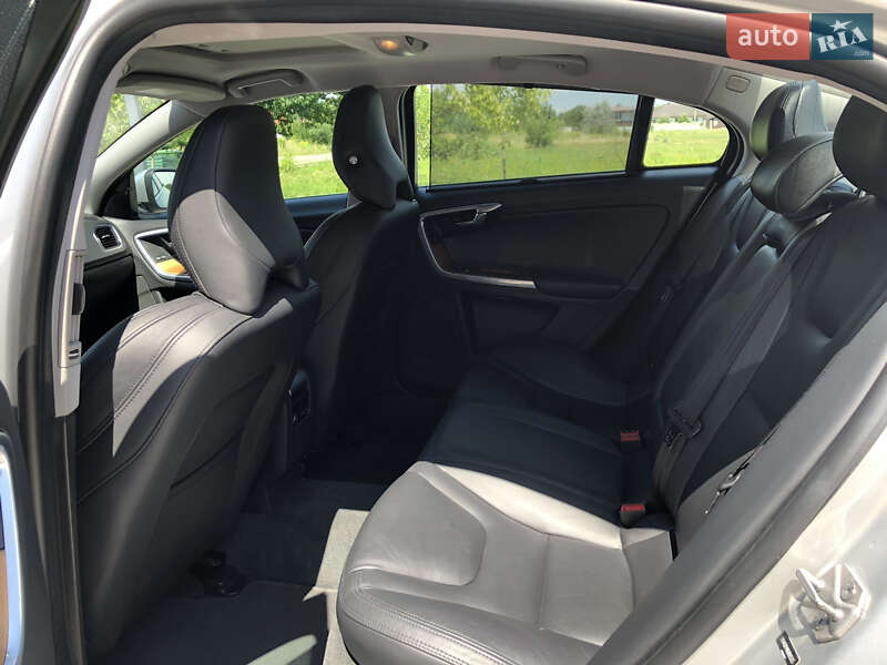 Седан Volvo S60 2016 в Ровно