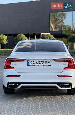 Седан Volvo S60 2019 в 