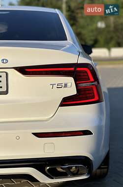 Седан Volvo S60 2019 в 