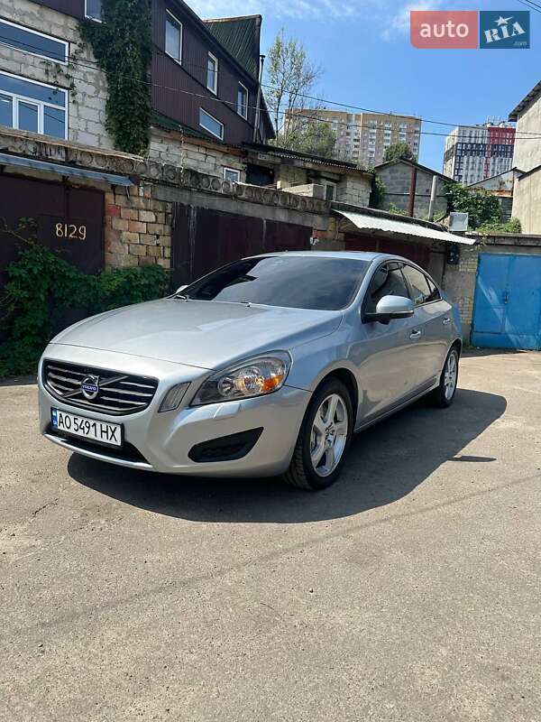 Седан Volvo S60 2013 в Киеве