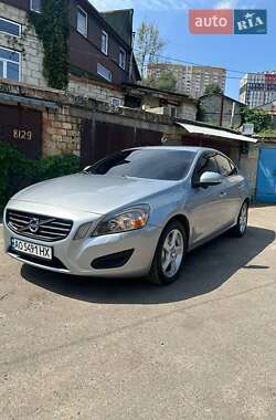 Седан Volvo S60 2013 в 