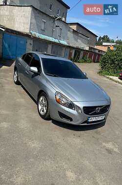 Седан Volvo S60 2013 в Киеве