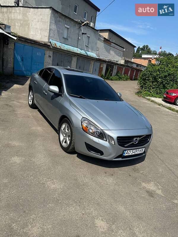 Седан Volvo S60 2013 в Киеве