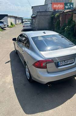 Седан Volvo S60 2013 в 