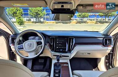 Седан Volvo S60 2020 в 