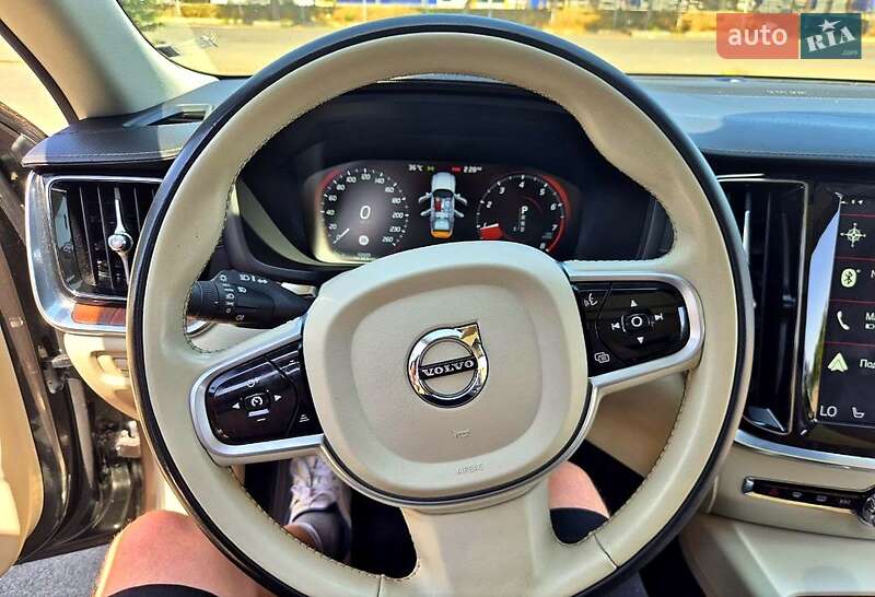 Седан Volvo S60 2020 в Одессе