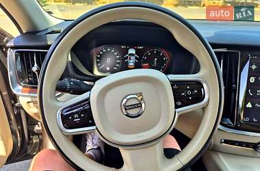 Седан Volvo S60 2020 в 