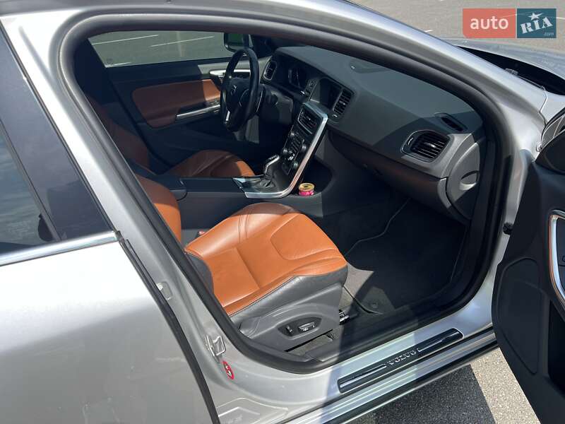 Седан Volvo S60 2014 в Киеве