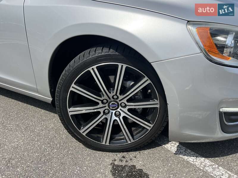 Седан Volvo S60 2014 в Киеве