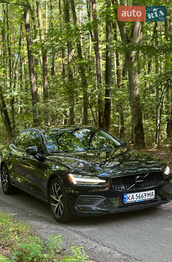 Седан Volvo S60 2020 в 