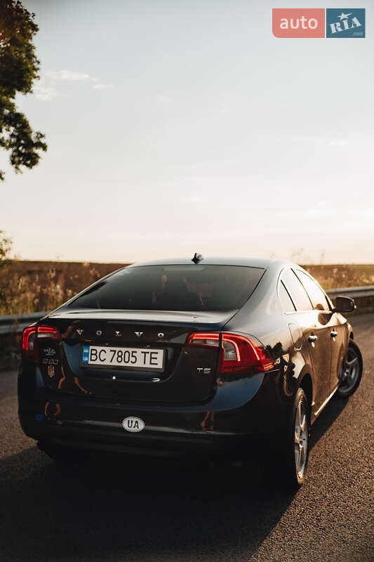 Седан Volvo S60 2012 в Ровно