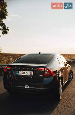 Седан Volvo S60 2012 в 