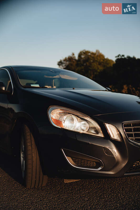 Седан Volvo S60 2012 в Ровно