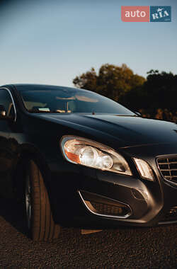 Седан Volvo S60 2012 в 