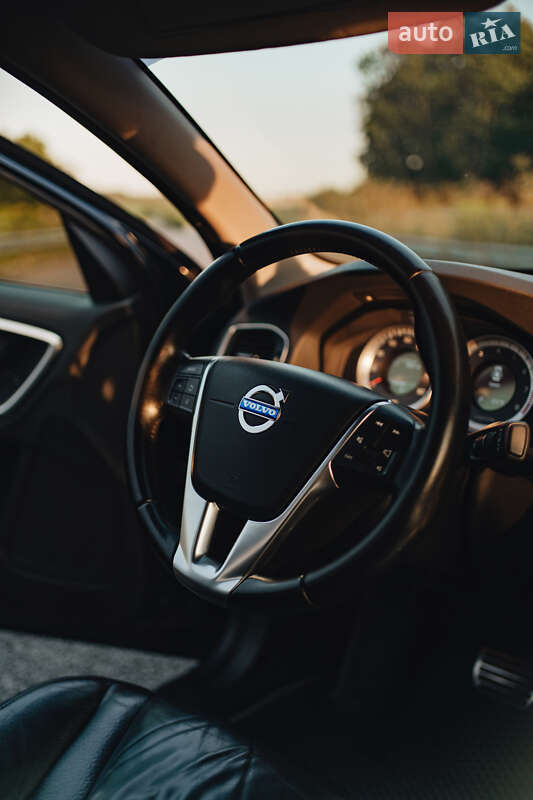 Седан Volvo S60 2012 в Ровно