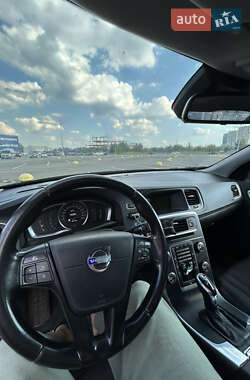 Седан Volvo S60 2013 в 