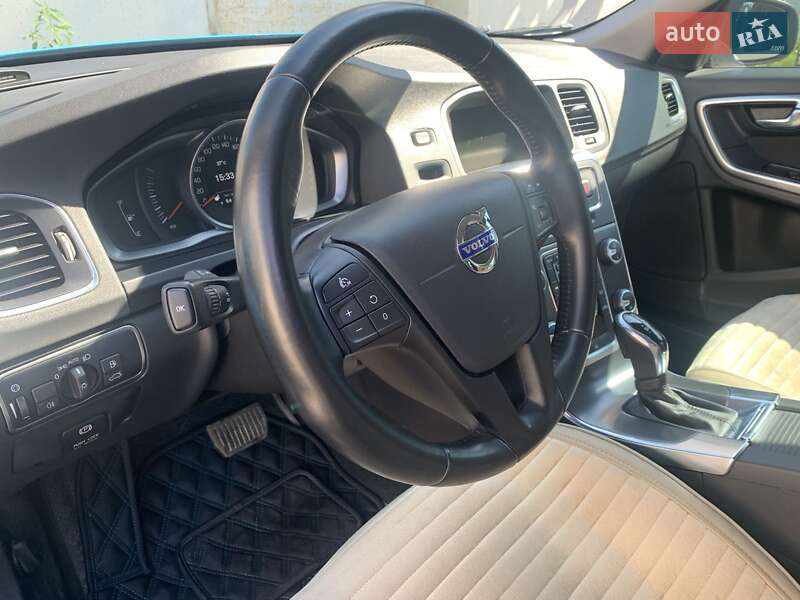 Седан Volvo S60 2013 в Кропивницком
