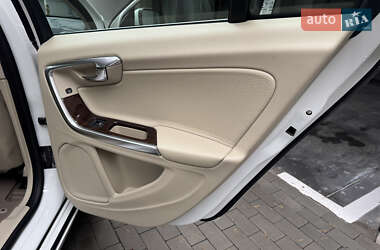 Седан Volvo S60 2013 в 