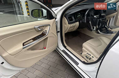 Седан Volvo S60 2013 в 
