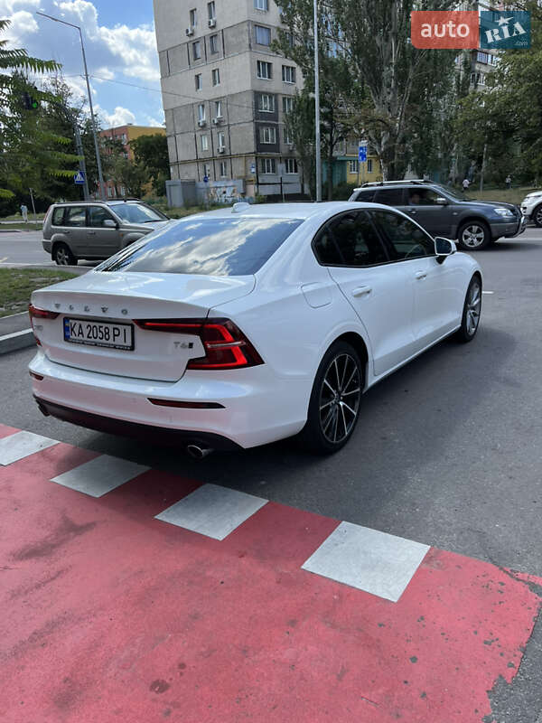 Седан Volvo S60 2020 в Киеве