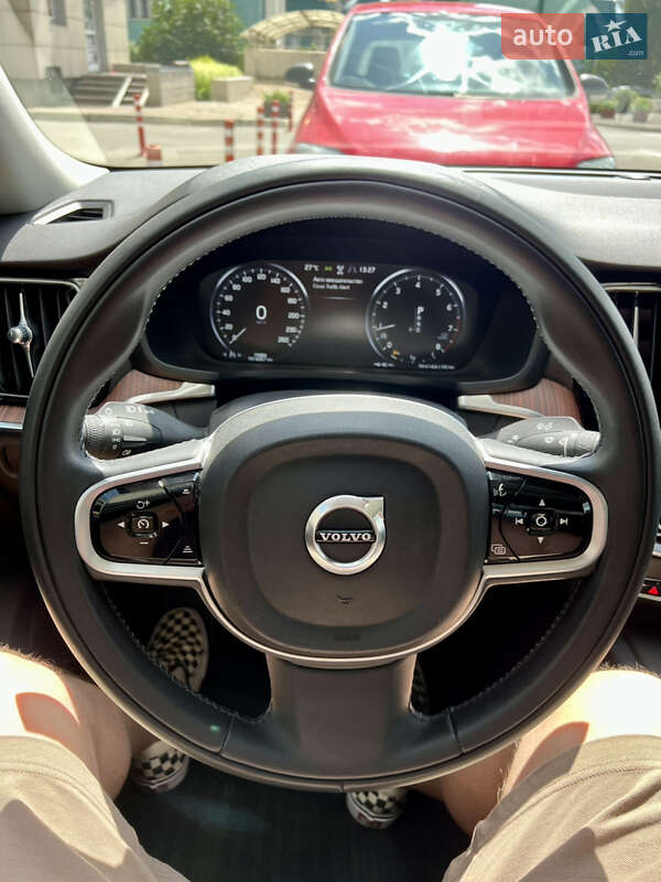 Седан Volvo S60 2020 в Киеве
