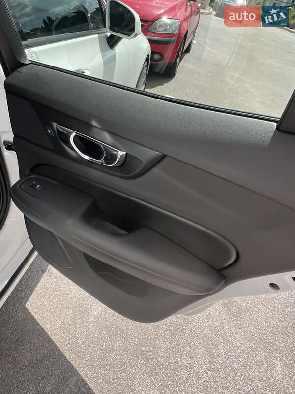 Седан Volvo S60 2020 в Киеве