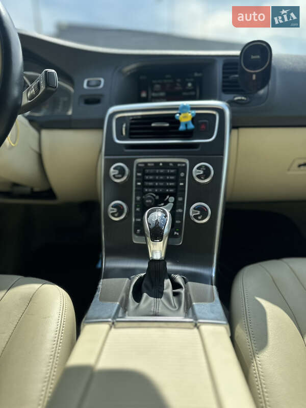Седан Volvo S60 2014 в Ивано-Франковске