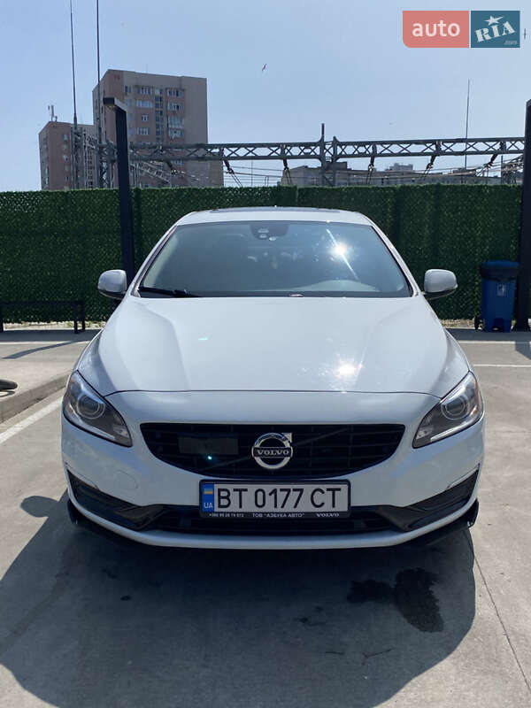 Седан Volvo S60 2015 в Измаиле