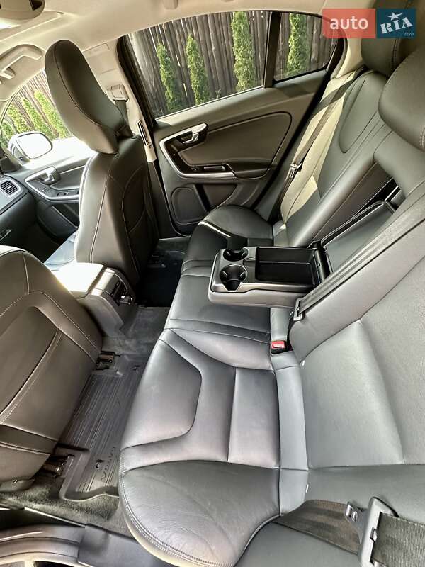 Седан Volvo S60 2014 в Тернополе