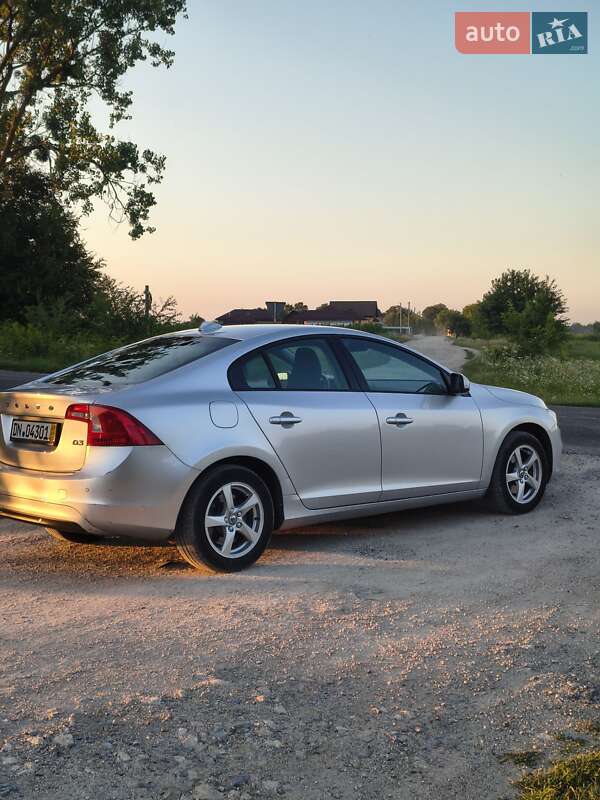 Седан Volvo S60 2016 в Радивилове